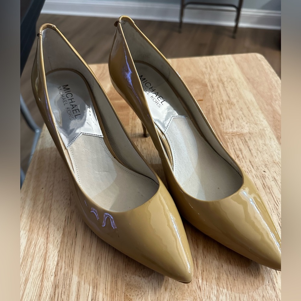 Micheal Kors Nude heels